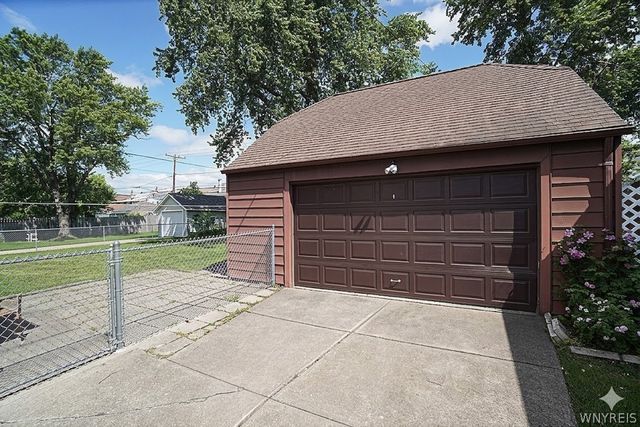 40 Kenton Road, Tonawanda, NY 14217
