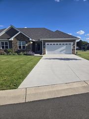 5229 Briarwood CIRCLE, Racine, WI 53402