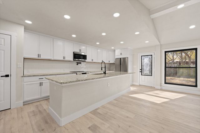 647 Evelyn Lane, Burleson, TX 76028