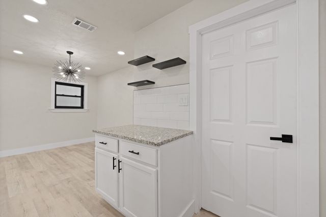 647 Evelyn Lane, Burleson, TX 76028