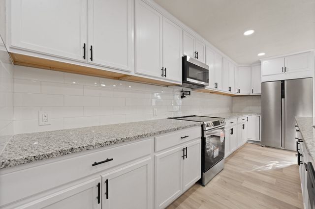 647 Evelyn Lane, Burleson, TX 76028