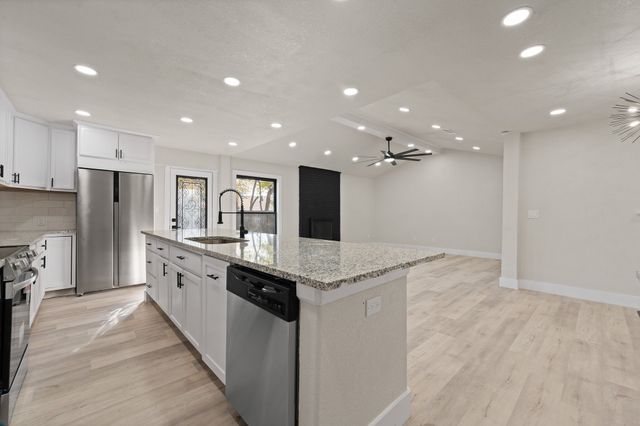 647 Evelyn Lane, Burleson, TX 76028