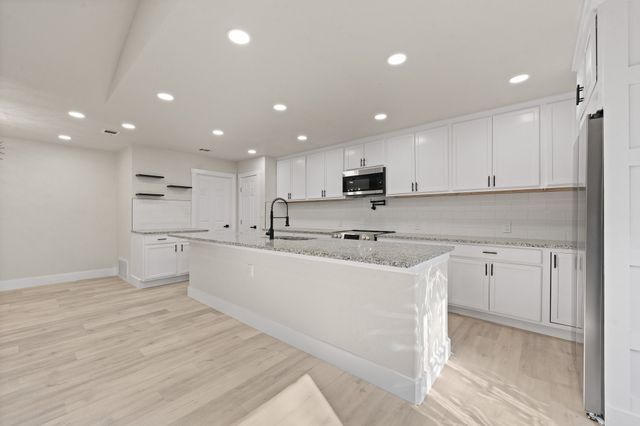 647 Evelyn Lane, Burleson, TX 76028