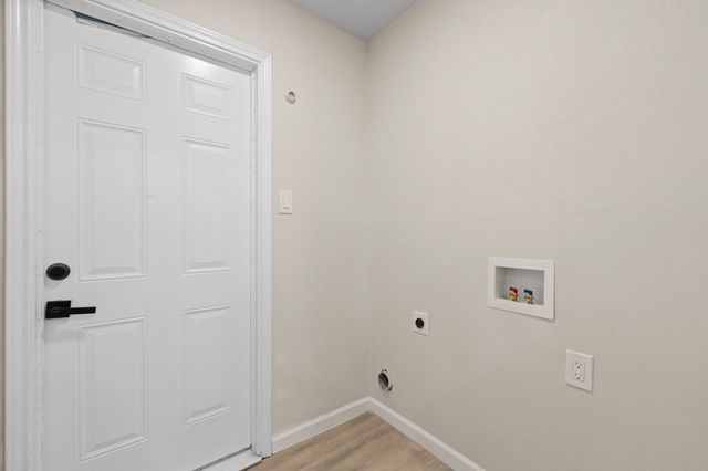 647 Evelyn Lane, Burleson, TX 76028