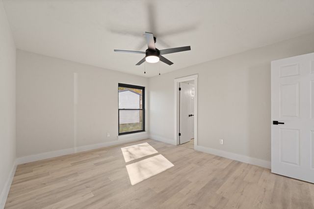 647 Evelyn Lane, Burleson, TX 76028