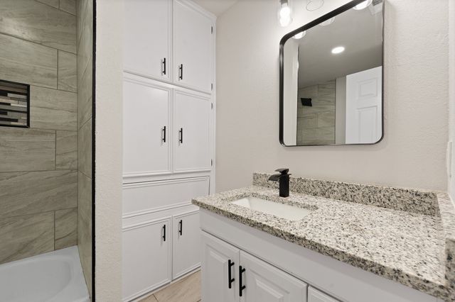 647 Evelyn Lane, Burleson, TX 76028