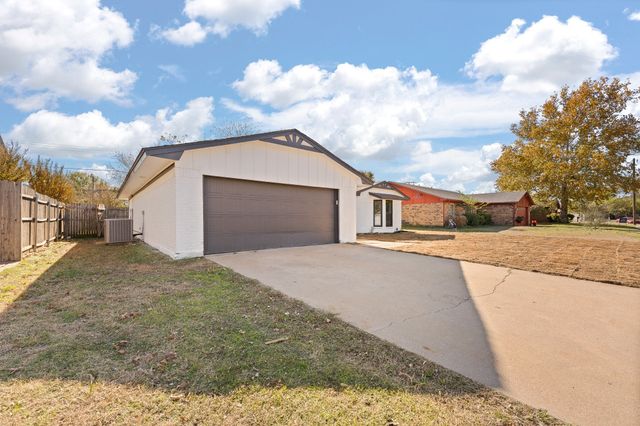 647 Evelyn Lane, Burleson, TX 76028