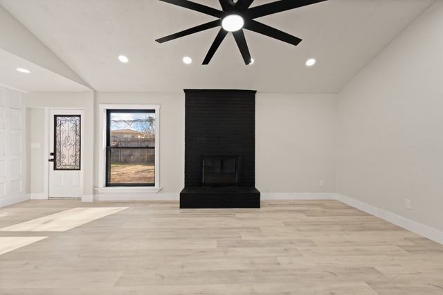 647 Evelyn Lane, Burleson, TX 76028