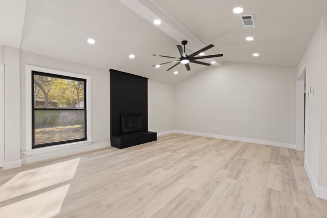 647 Evelyn Lane, Burleson, TX 76028