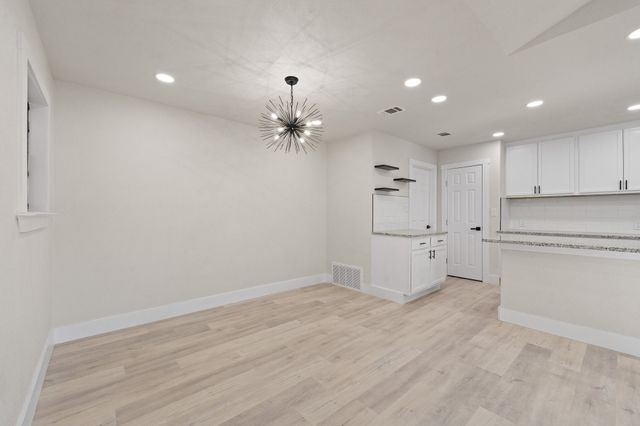 647 Evelyn Lane, Burleson, TX 76028