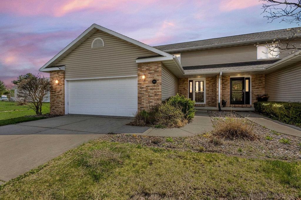 1014 Perry Parkway, Oregon, WI 53575
