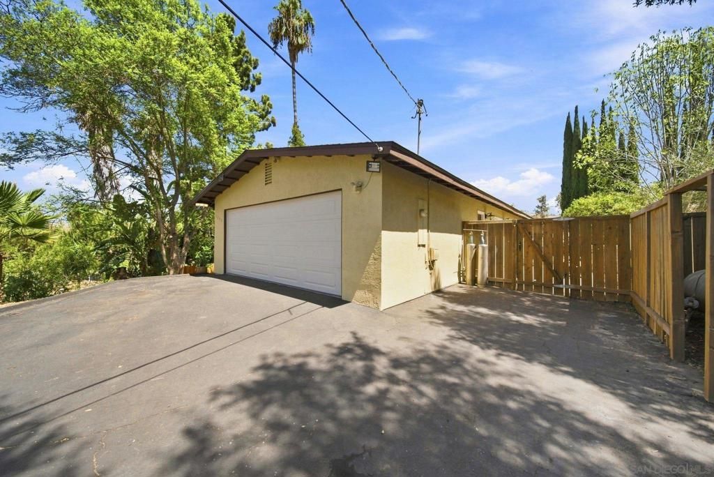 1752 N Ash St., Escondido, CA 92027 — exterior