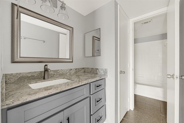 1516 Bay Area Blvd R6, Houston, TX 77058