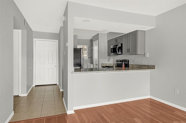 1516 Bay Area Blvd R6, Houston, TX 77058