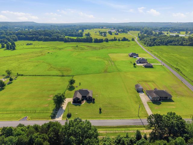10 Parkway Road, Greenbrier, AR 72058