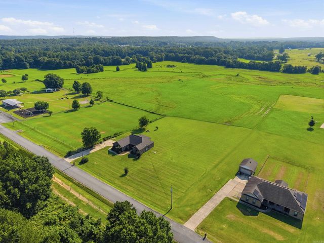 10 Parkway Road, Greenbrier, AR 72058