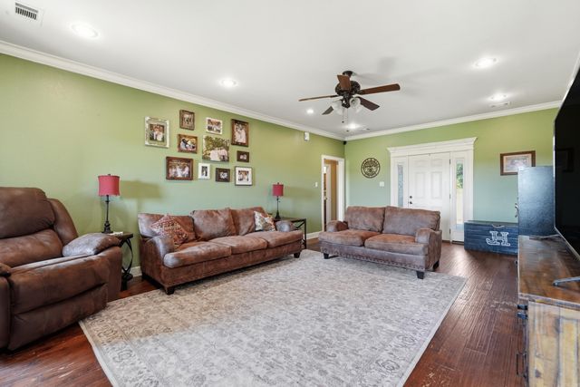 10 Parkway Road, Greenbrier, AR 72058