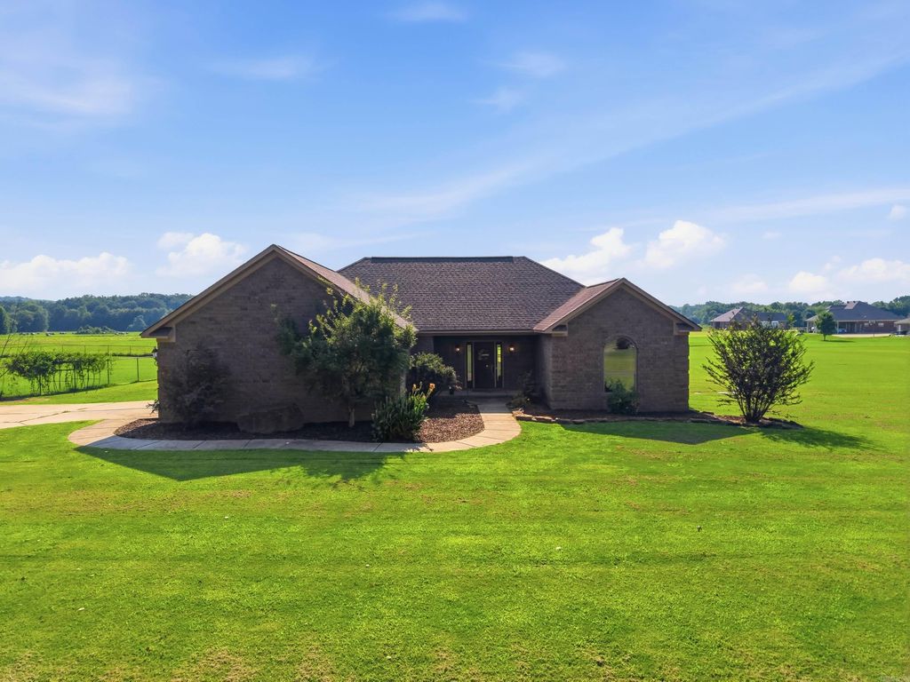 10 Parkway Road, Greenbrier, AR 72058