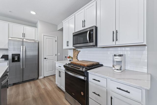 9699 4th Street N, Lake Elmo, MN 55042