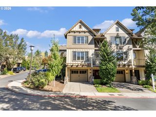 2064 Nw VILLAGE Cir 44, Portland, OR 97229