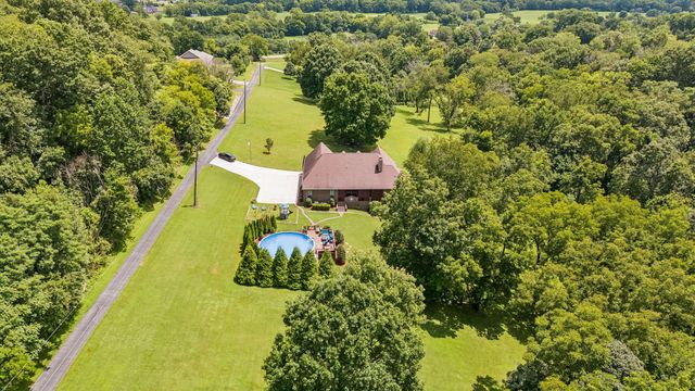 2315 New Hope Rd, Hendersonville, TN 37075