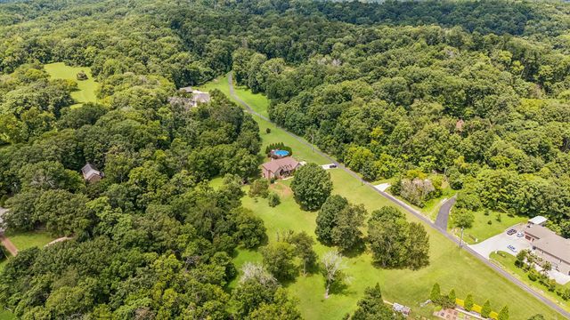 2315 New Hope Rd, Hendersonville, TN 37075