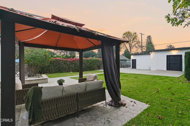 967 N El Molino Avenue, Pasadena, CA 91104