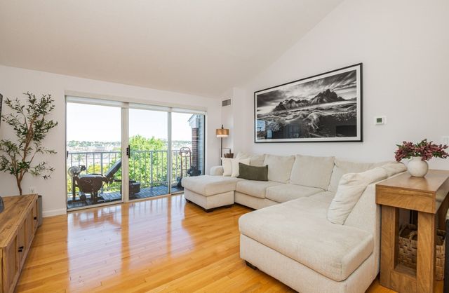 100 Boatswains Way 510, Chelsea, MA 02150