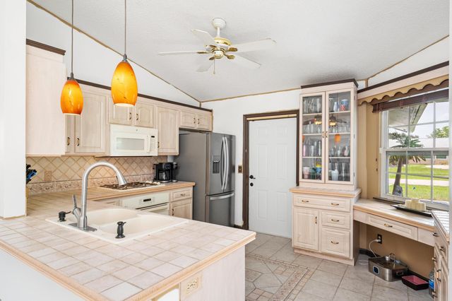 5016 El Claro Circle, West Palm Beach, FL 33415