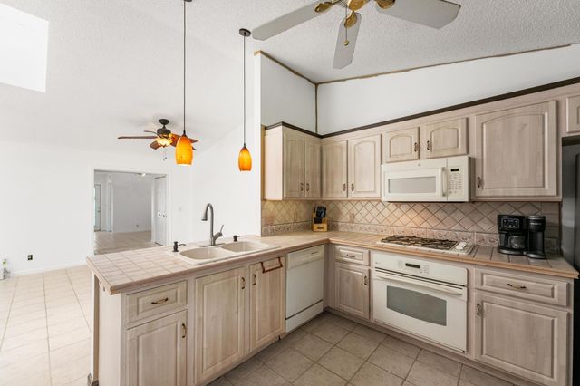 5016 El Claro Circle, West Palm Beach, FL 33415