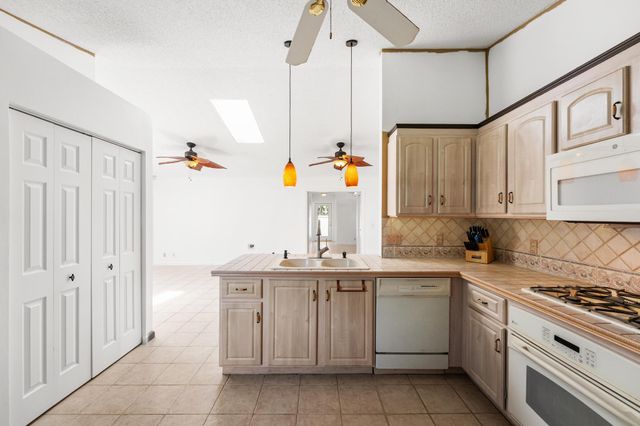 5016 El Claro Circle, West Palm Beach, FL 33415