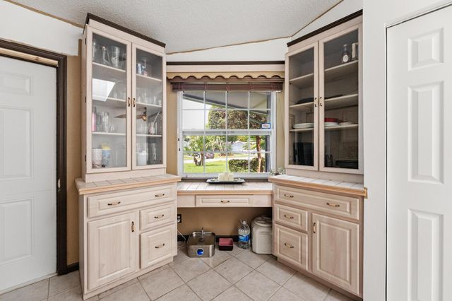 5016 El Claro Circle, West Palm Beach, FL 33415