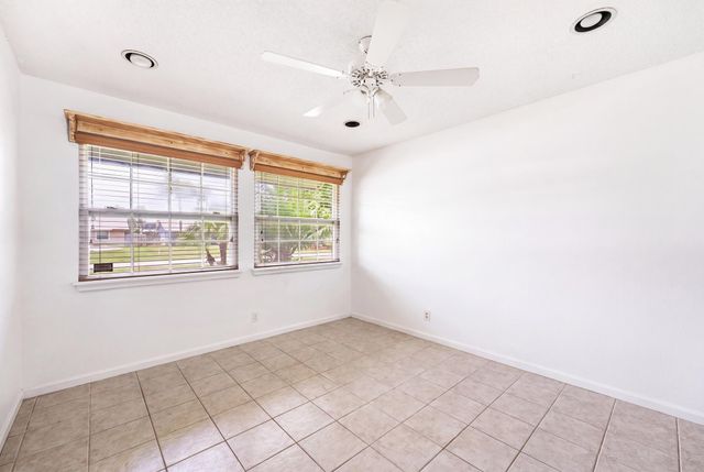 5016 El Claro Circle, West Palm Beach, FL 33415