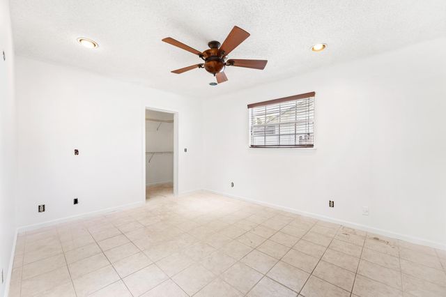 5016 El Claro Circle, West Palm Beach, FL 33415