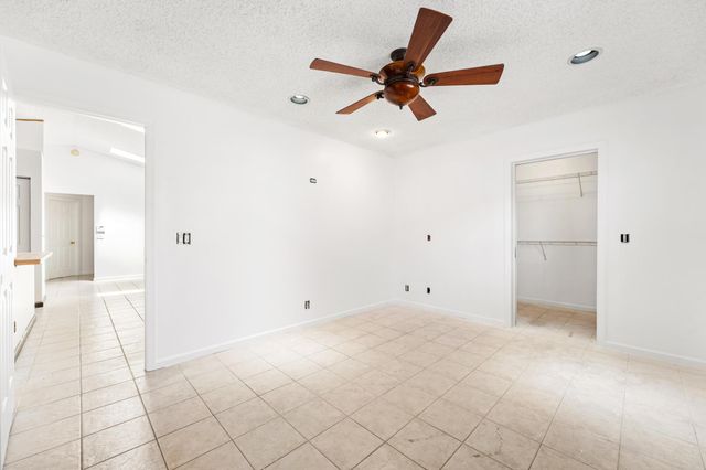 5016 El Claro Circle, West Palm Beach, FL 33415