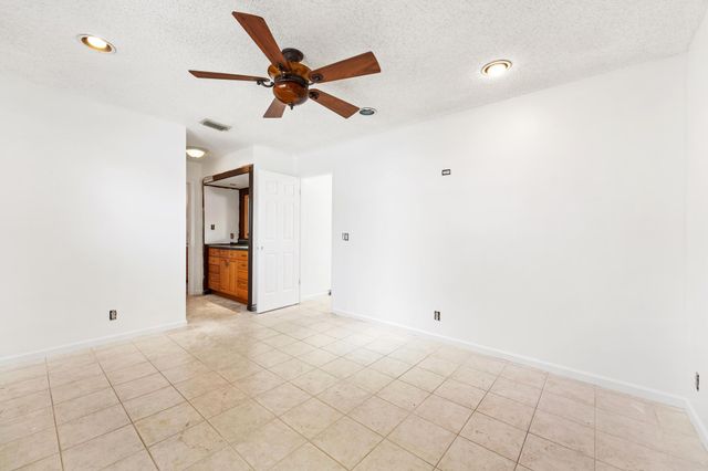 5016 El Claro Circle, West Palm Beach, FL 33415