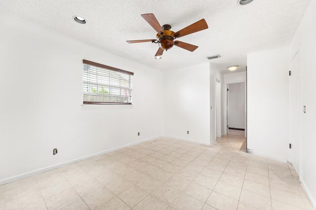 5016 El Claro Circle, West Palm Beach, FL 33415