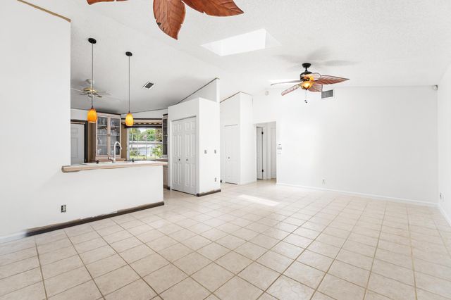 5016 El Claro Circle, West Palm Beach, FL 33415