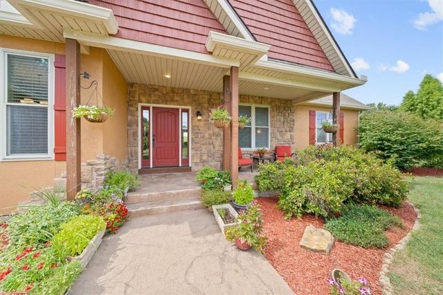 24406 S Persimmon Lane, Peculiar, MO 64078