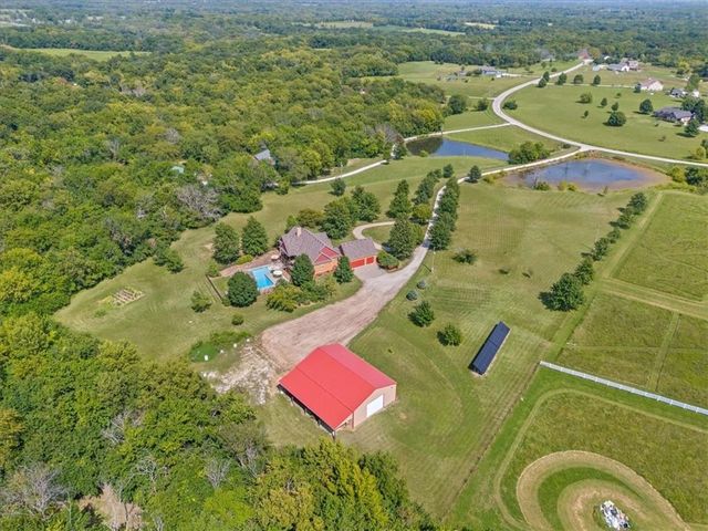 24406 S Persimmon Lane, Peculiar, MO 64078