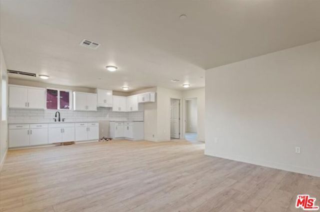 222 W 80th Street, Los Angeles, CA 90003
