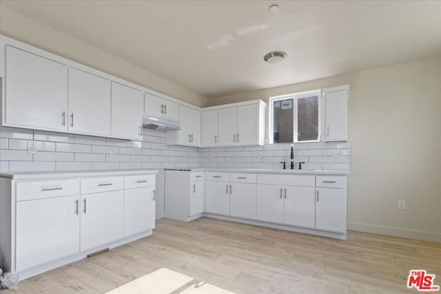 222 W 80th Street, Los Angeles, CA 90003