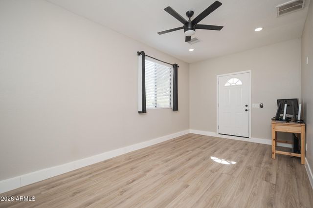 22016 W BEACON Lane, Wittmann, AZ 85361