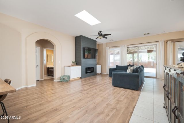 22016 W BEACON Lane, Wittmann, AZ 85361