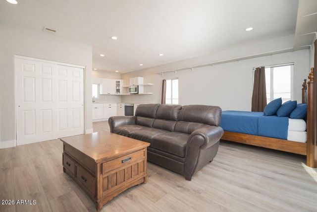 22016 W BEACON Lane, Wittmann, AZ 85361