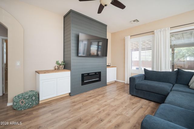 22016 W BEACON Lane, Wittmann, AZ 85361