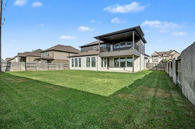 9215 Joe Louis, Mont Belvieu, TX 77523