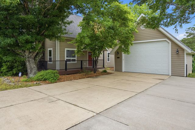 660 Hunt Club Circle, Galena, MO 65656