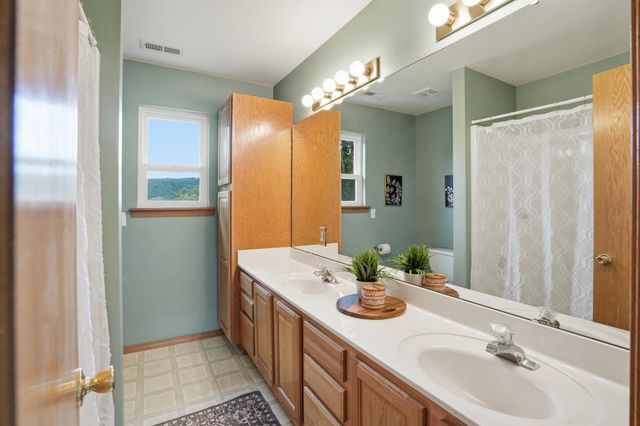 660 Hunt Club Circle, Galena, MO 65656