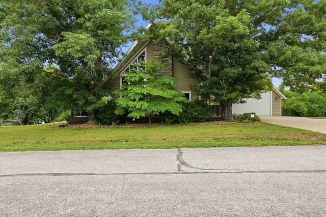 660 Hunt Club Circle, Galena, MO 65656